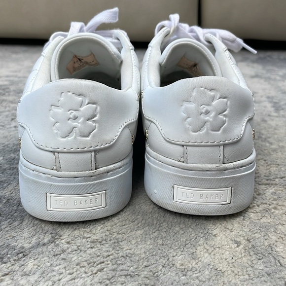 Ted Baker London Libbin Quilted Studded Sneakers White Lace Up Sz 8 - Picture 7 of 16